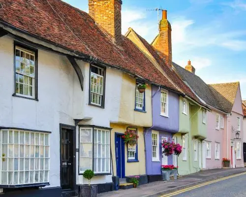 UK House Prices Stall as Mortgage Costs Impact Market